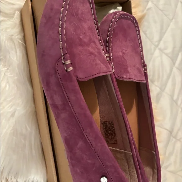 UGG LADIES SUEDE LOAFERS. - Picture 3 of 5